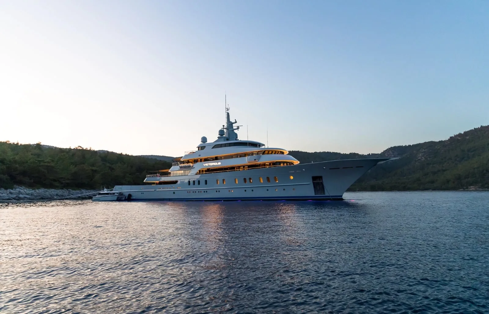 VICTORIOUS - photo 31 yacht charter Cannes