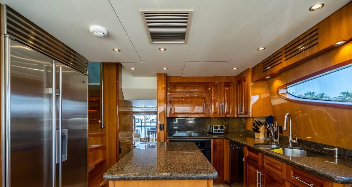 Victory - photo 9 yacht charter Miami