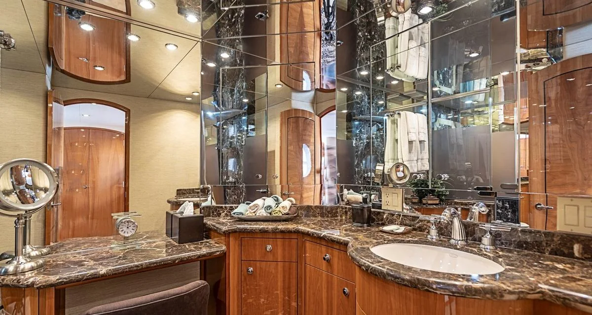 Victory - photo 14 yacht charter Miami