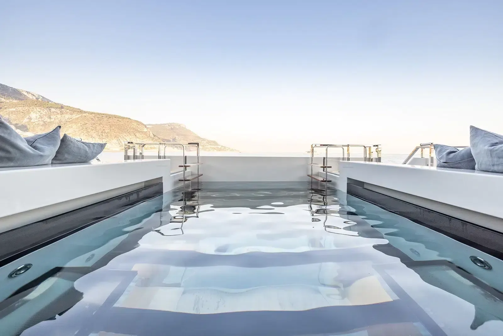 VIRTUOSITY - photo 5 yacht charter Cannes