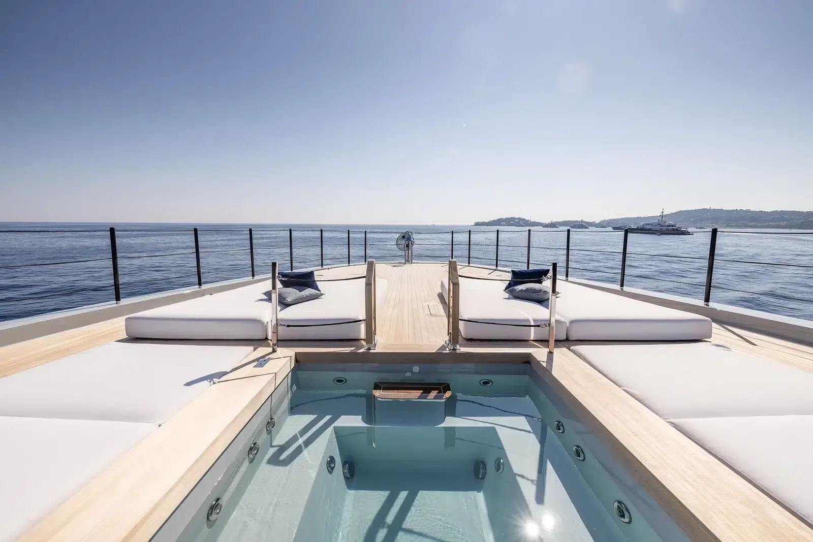 VIRTUOSITY - photo 7 yacht charter Cannes