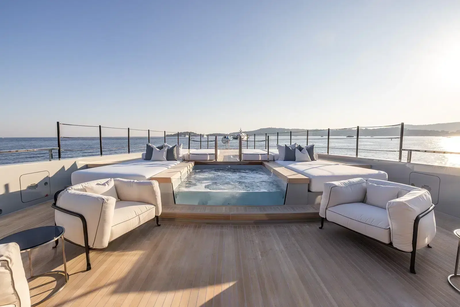 VIRTUOSITY - photo 8 yacht charter Cannes
